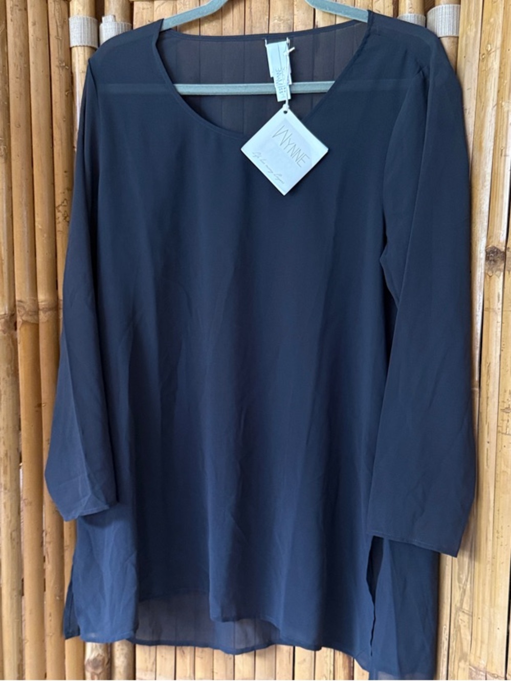 Winnie Black Long-Sleeve Women's Tunic Top Size M. NWT
